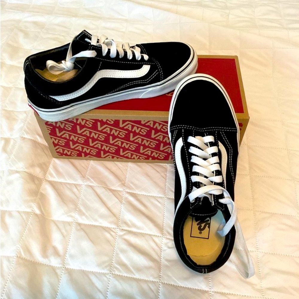 Vans Sneakers (Men size 6 Women size 7.5)